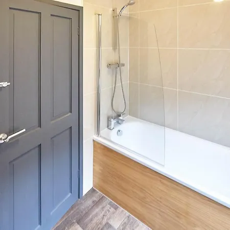 Host & Stay - Olivia, Queens Road Apartment *
